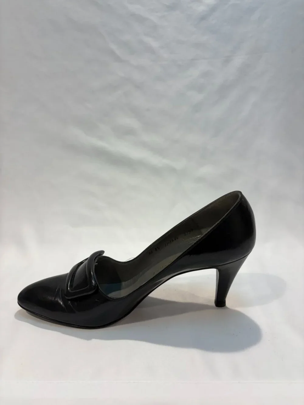 Bruno Magli Vintage Black Leather Pumps Heels Pointed Toe Women’s Narrow AA 8.5 - Picture 1 of 7